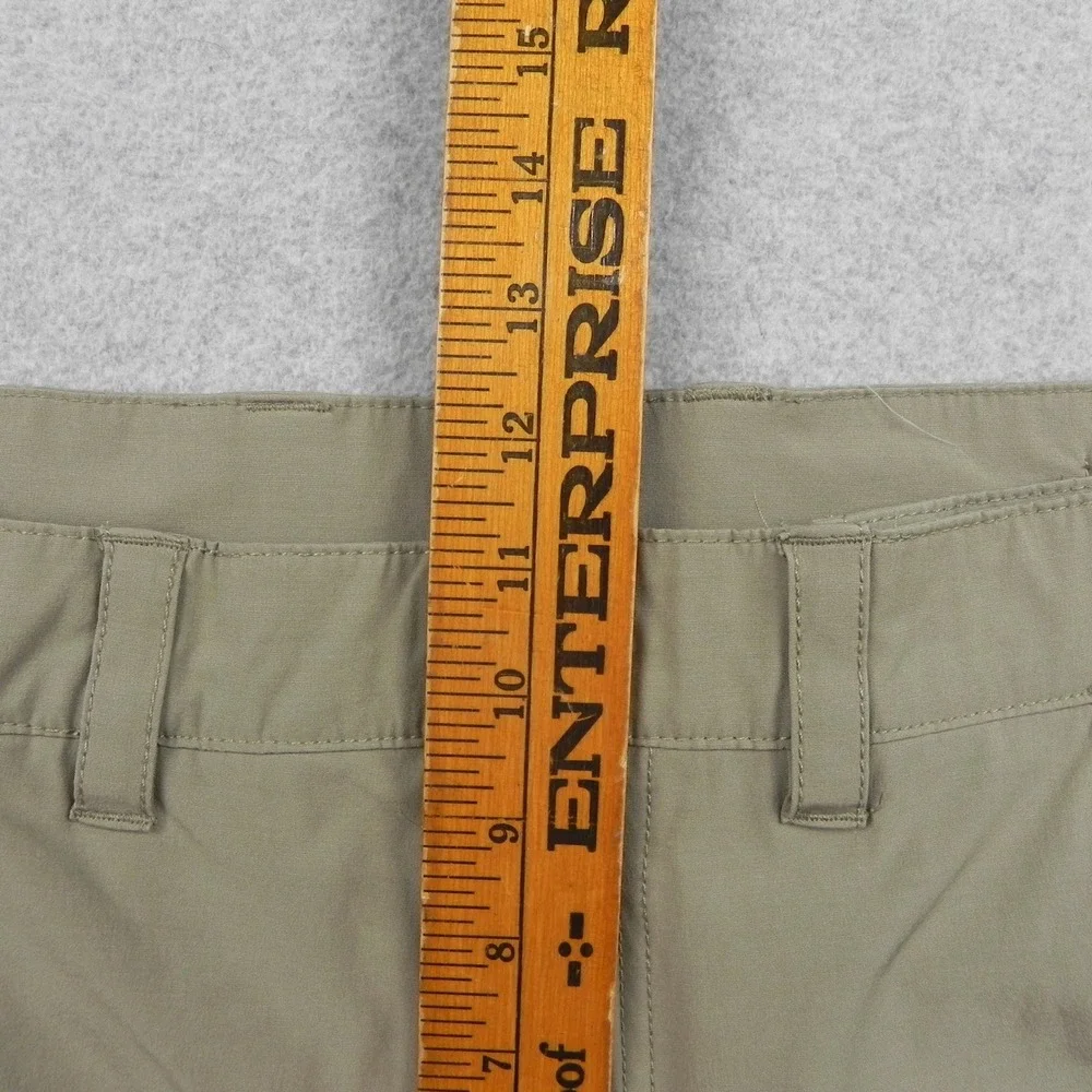 Huk Fishing Shorts Mens Large Khaki Tan Stretch Cargo Performance Hybrid Pockets